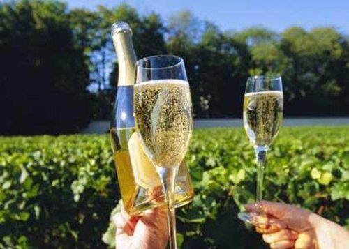 Rượu là một trong những loại đồ uống duy nhất được biết từ lâu là một loại chất kích thích ham muốn