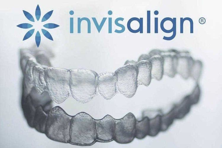 Niềng răng bằng khay nhựa trong suốt Invisalign